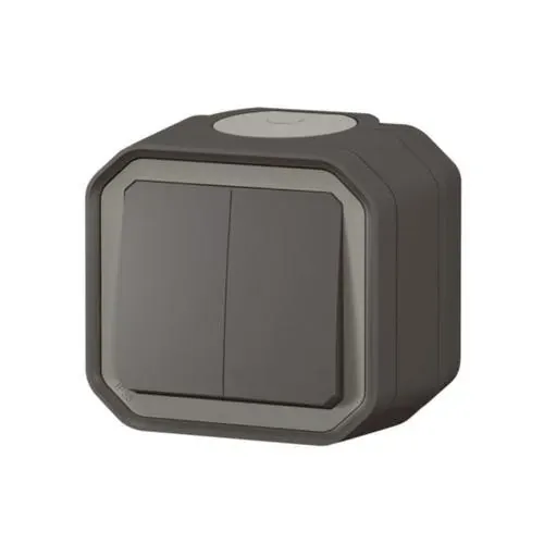 Prise 2P+T 16 A IP55 IK08 (gamme Plexo)