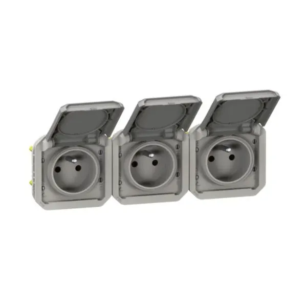 Triple prise 3×2P+T précâblée IP55 horizontale (gamme Plexo)